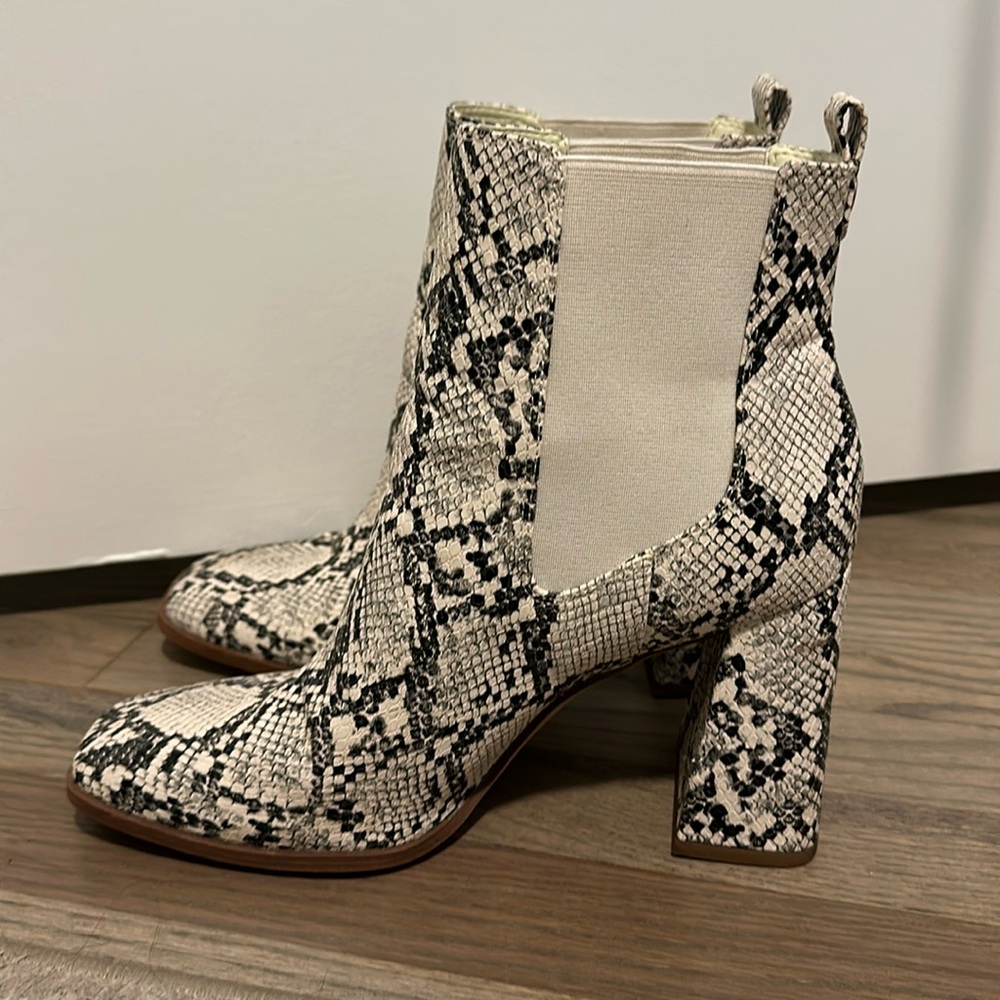 Sam Edelman Circus 9.5 snakeskin booties